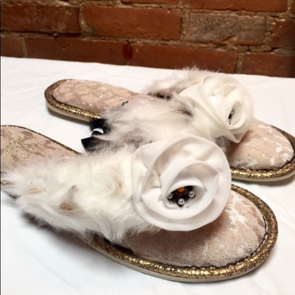 NEW Pretty You LONDON Josie Faux Fur Thong Slipper - Picture 2 of 7